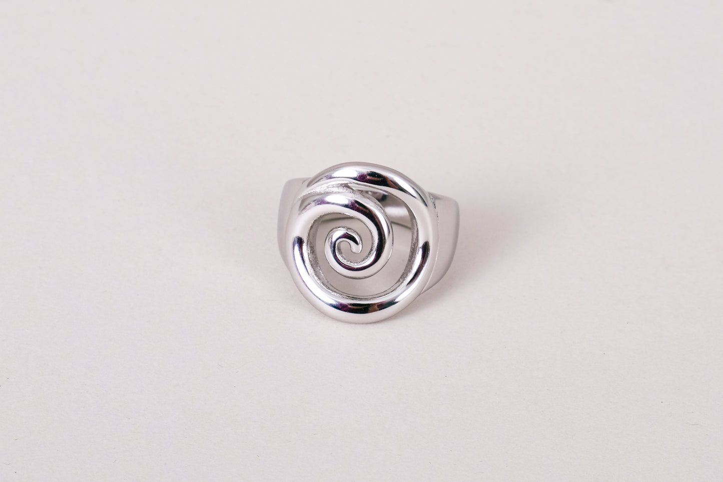 Carbon 18K Gold Non-Tarnish Twirl Ring