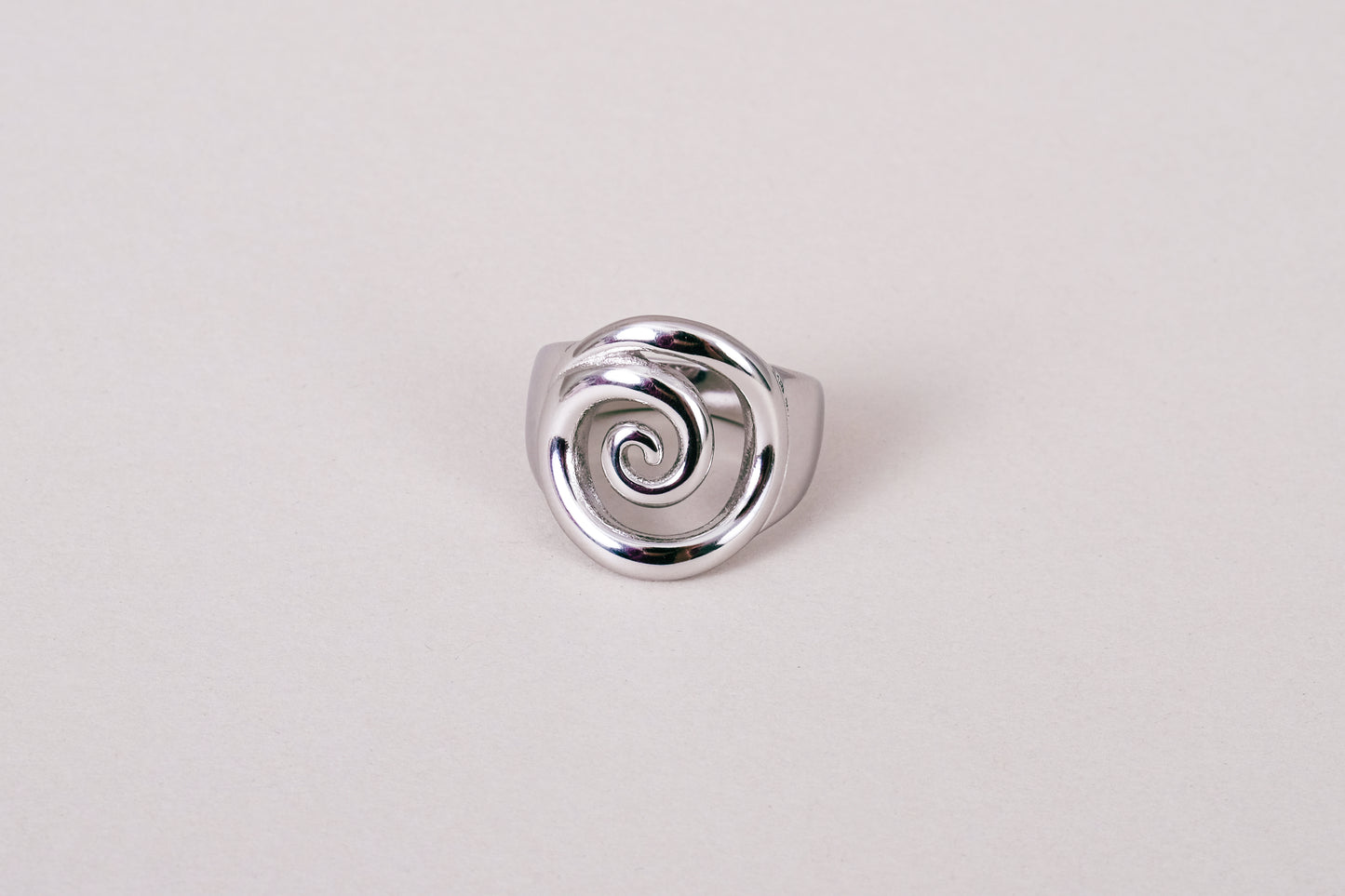 Carbon 18K Gold Non-Tarnish Twirl Ring