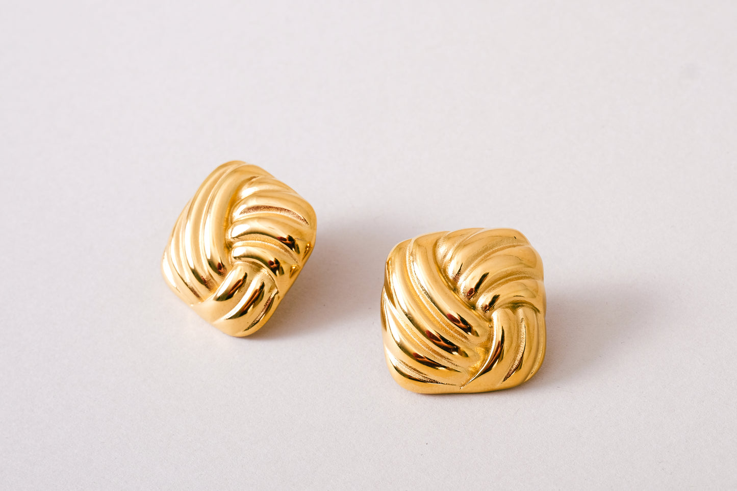 Thel 18K Gold Non-Tarnish Wavy Square Studs